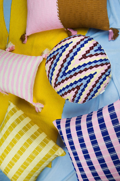 Douglas Pillow in Retro